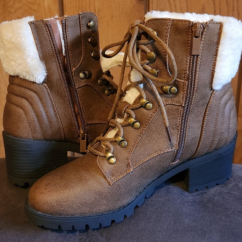 (NWOT) 🍁FALL READY🍁 Forever combat chunky block heel ankle boots size 8.5